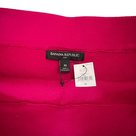Banana Republic knitted pink straight pencil skirt, new with tag size medium. - Picture 4 of 4